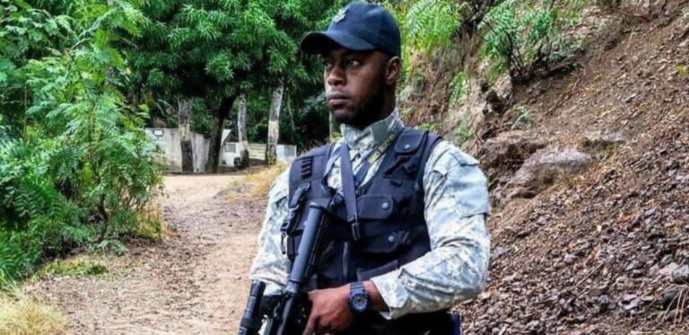 Un ex policier prend un « bwa kale » par la population à Petit Goave