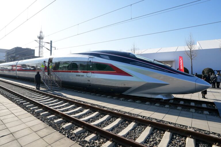 La Chine dévoile le CR450, le train à grande vitesse le plus rapide du monde