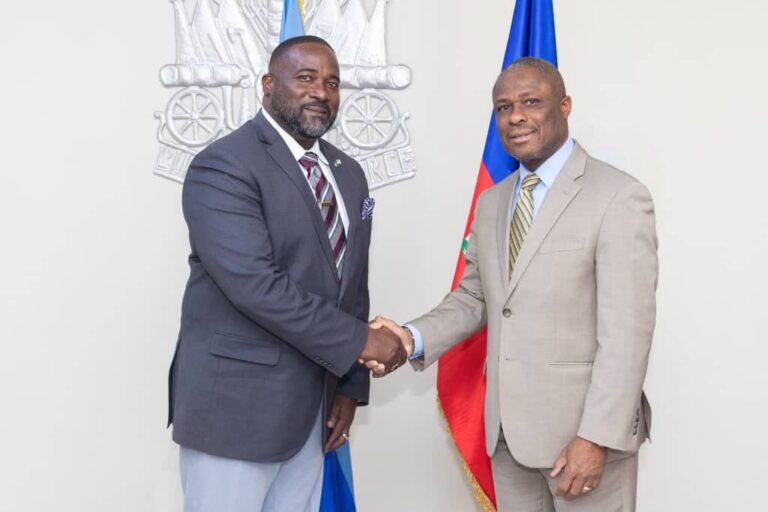 Le Ministre des Affaires Étrangères rencontre le chargé d&rsquo;affaires des Bahamas en Haïti 