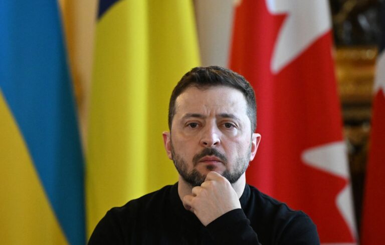Zelenskyy fait amende honorable et veut revenir à Washington