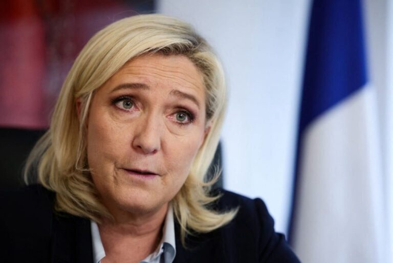 Marine Le Pen officiellement en course pour la présidence française en 2027