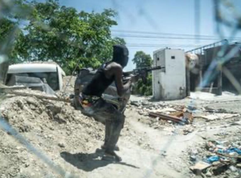 Une attaque du gang 400 Mawozo a fait au moins 8 morts à Pernier, preuve de l’inefficacité des opérations de drones kamikazes