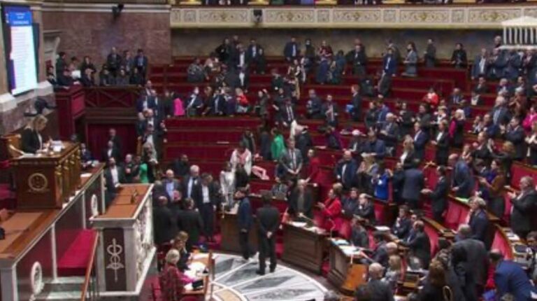 Le Parlement français étudie le processus de restitution de la double rançon à Haïti dans une résolution