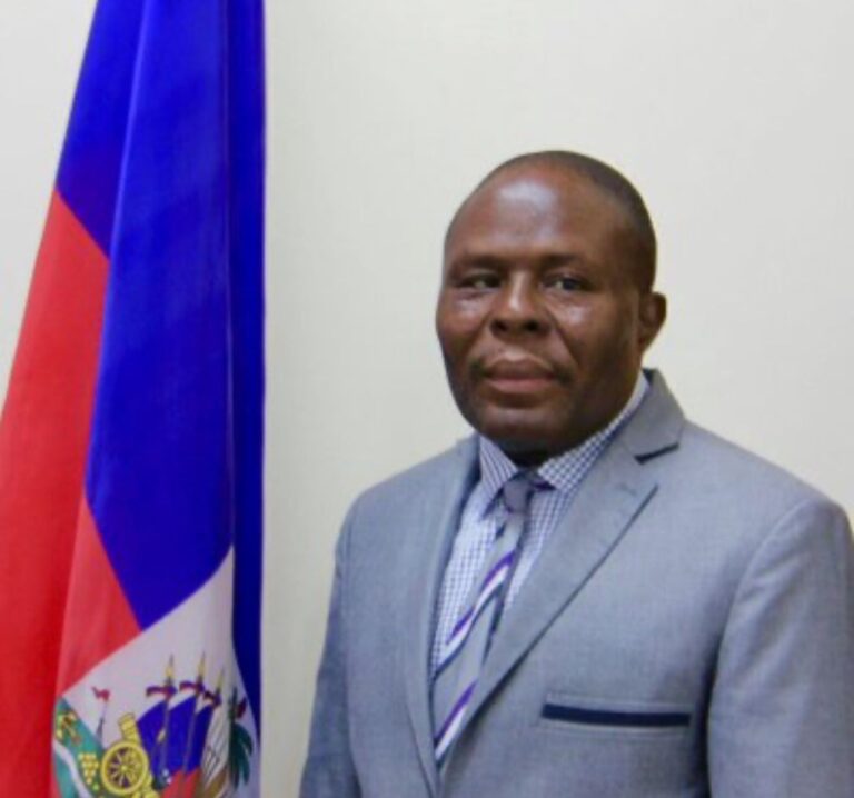 En signature à Livres en folie: »Haïti (1986-2025) : l’état de l’État » – Un essai magistral de Pierre Josué Agénor CADET