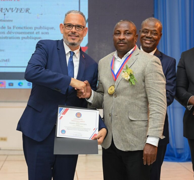 JOURNÉE MONDIALE DE LA FONCTION PUBLIQUE, LE PREMIER MINISTRE ALIX DIDIER FILS AIMÉ OPTE POUR UNE ADMINISTRATION PUBLIQUE EFFICACE ET MODERNE