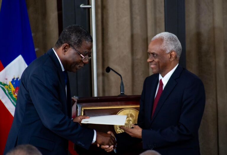 Soumission officielle du projet de Constitution et rappel des nouveautés apportées