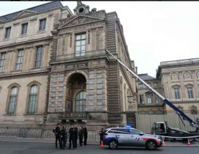 Le Louvre dévalisé : sept minutes pour dépouiller un pan de l’histoire de France