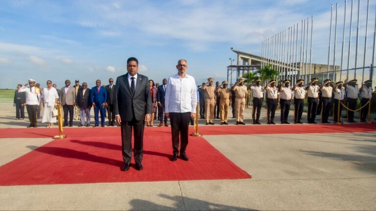 Laurent Saint-Cyr en mission au Qatar pour mobiliser l’aide internationale
