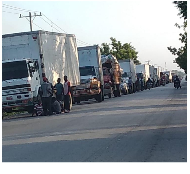 La route nationale N1 bloquée: la population exige la fin du règne des gangs