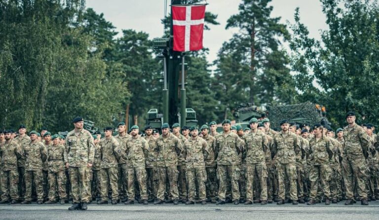 Groenland : les militaires danois autorisés à tirer en cas d’attaque, un signal fort dans un contexte géopolitique tendu